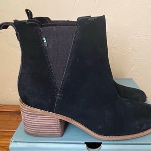 Ladies Tom’s black boots